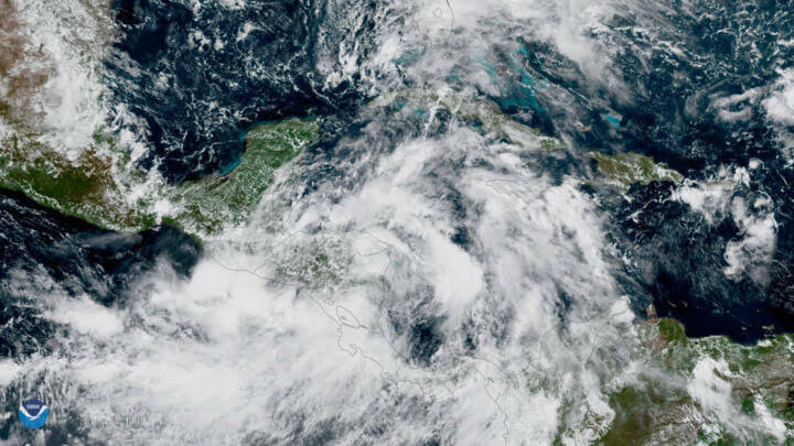 Imagen satelital de la nubosidad asociada a Nate sobre Centroamérica y el Caribe